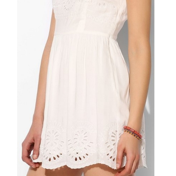 Pins and Needles Scalloped Hem Dress in White - Picture 3 of 4